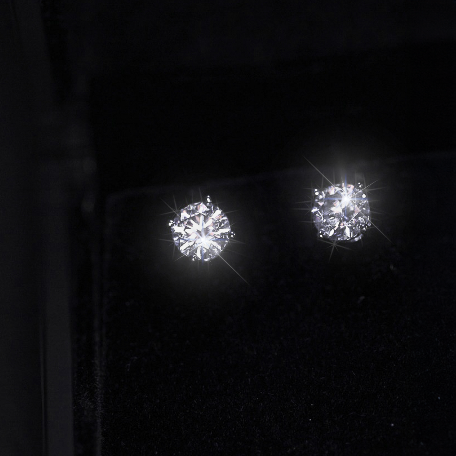 925S & VVS MOISSANITE SOLITAIRE STUD EARRINGS