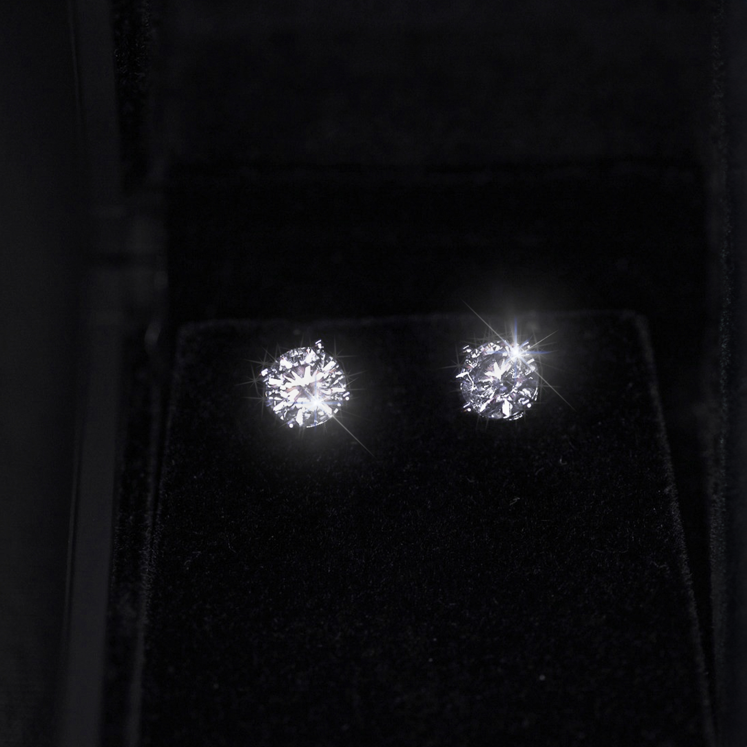 925S & VVS MOISSANITE SOLITAIRE STUD EARRINGS