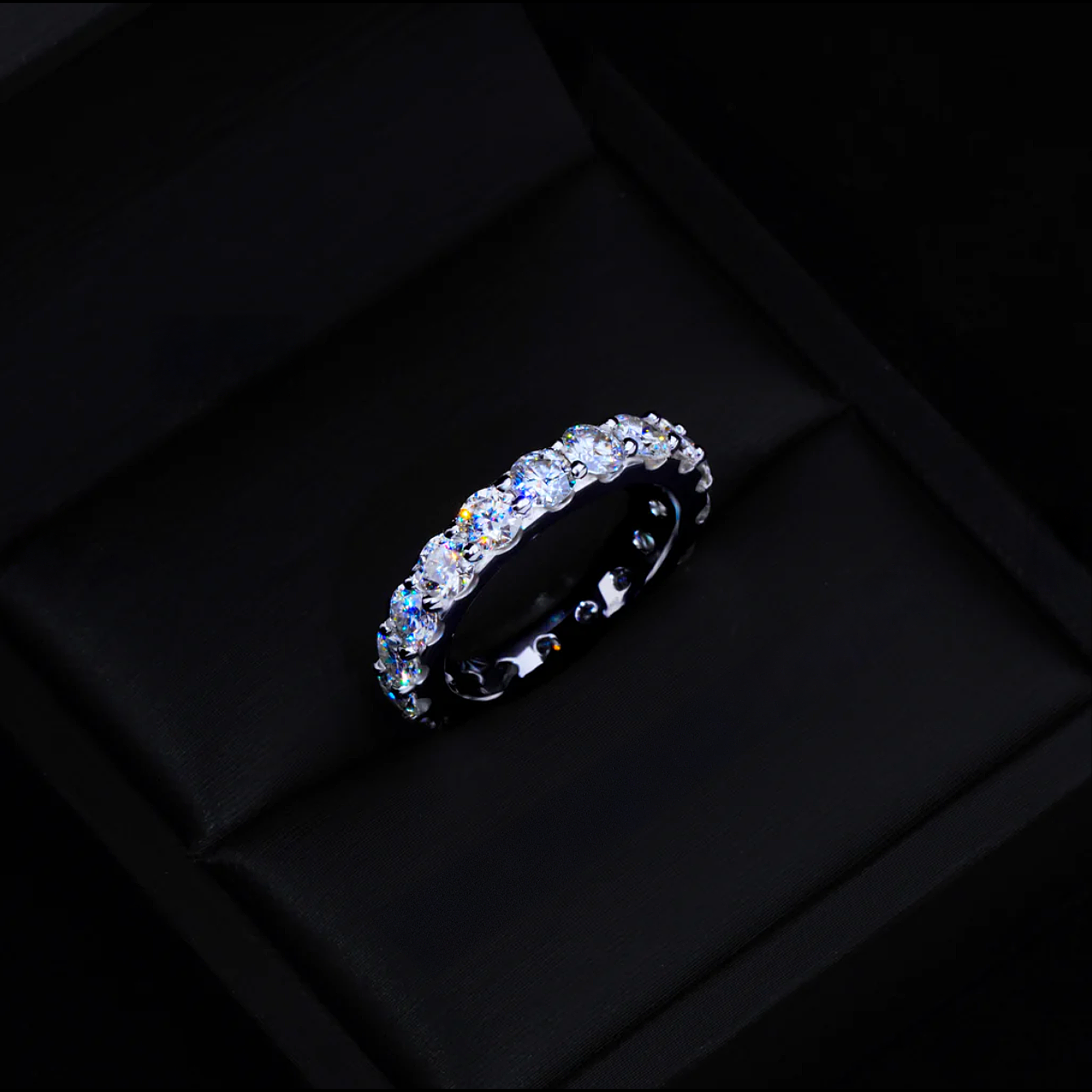 6.00 CARAT VVS MOISSANITE SINGLE-ROW ETERNITY RING